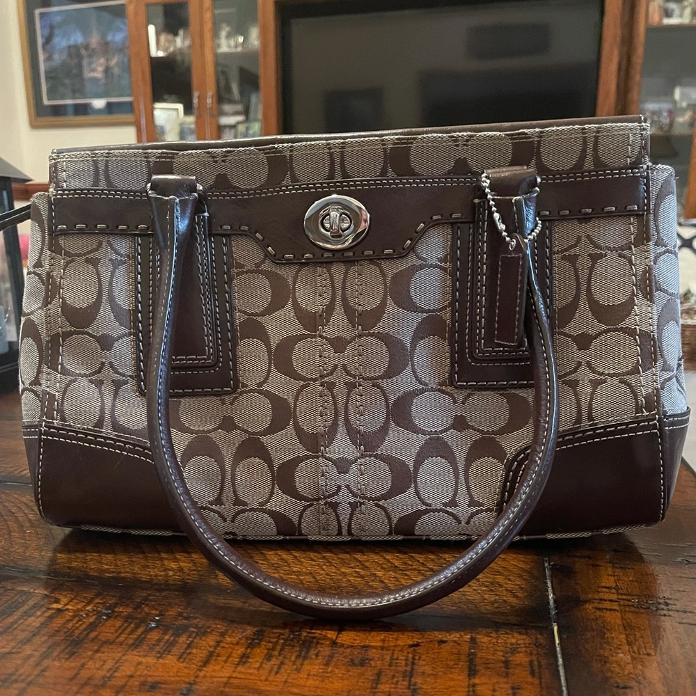 Excellent used condition Coach purse